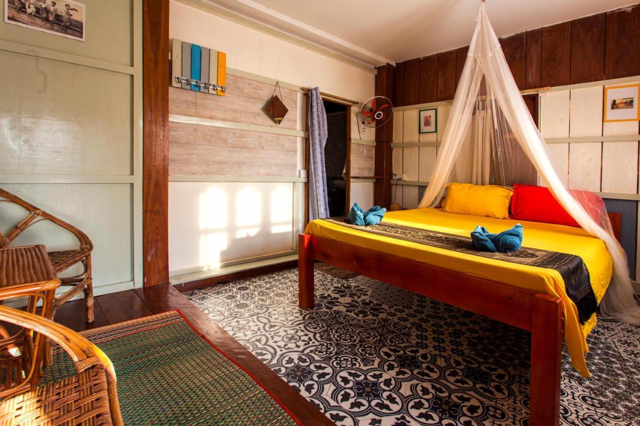 Retro Kampot Guesthouse Kültér fotó